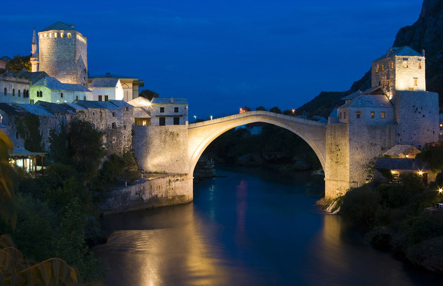 Skyline di Mostar con il ponte di Mostar - puzzle online